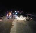 При лобовом столкновении авто в Южно-Сахалинске погиб человек