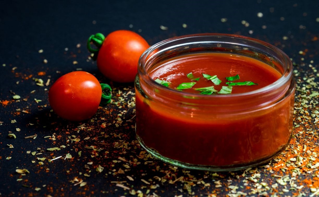 Крахмал и нитраты: Роскачество нашло на полках "ненастоящую" томатную пасту