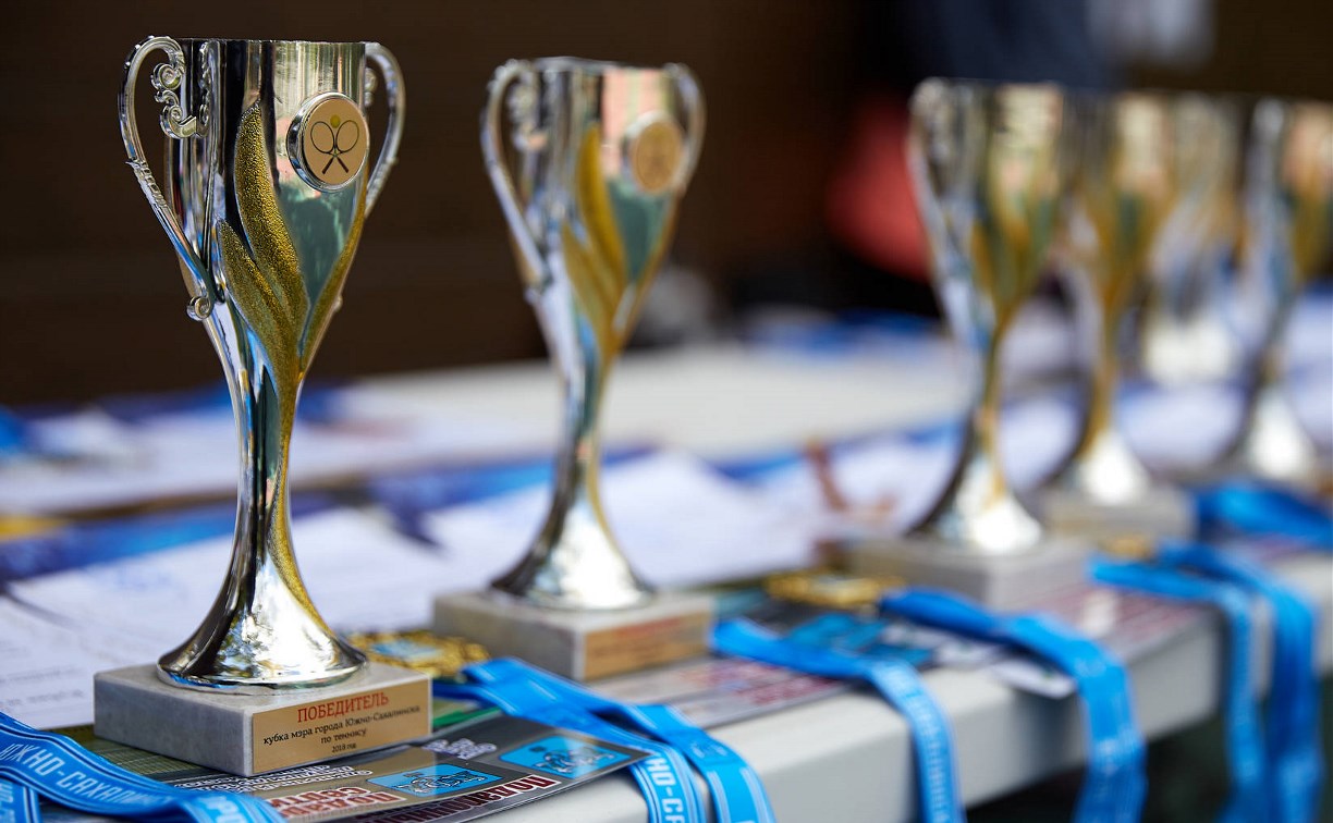 В Южно-Сахалинске наградили победителей и призеров кубка мэра по теннису