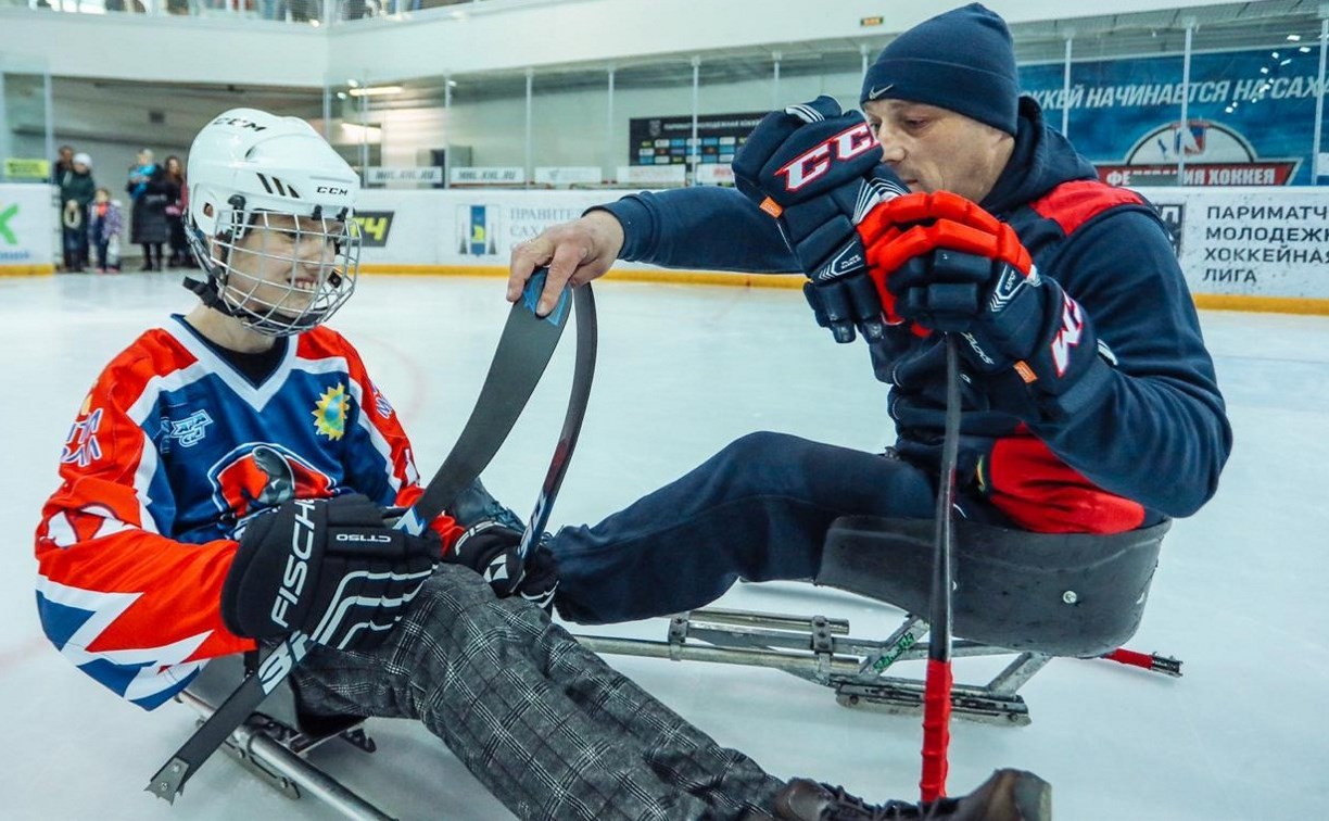 Первую тренировку по слэдж-хоккею провели для сахалинских детей с ограниченными возможностями 