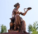 Статую богини здоровья открыли на территории ЦРБ в Корсакове