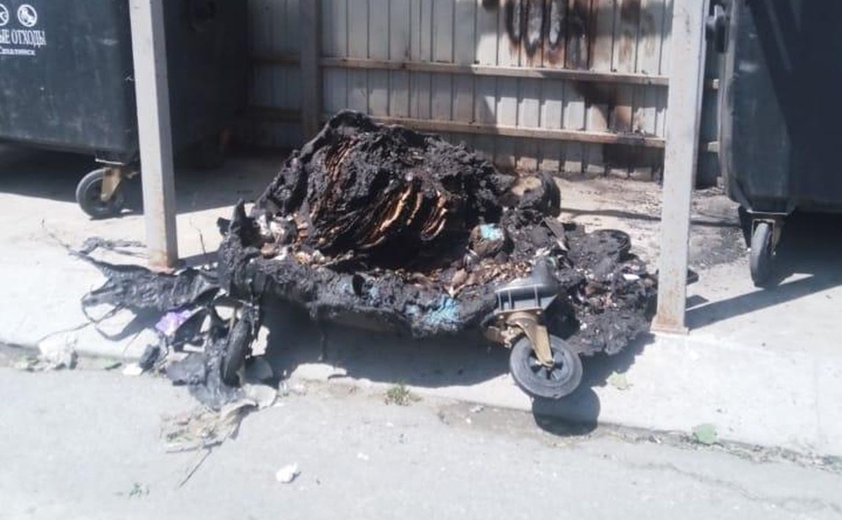 Евроконтейнер сгорел, площадка пострадала: пожар во дворе тушили в Южно-Сахалинске