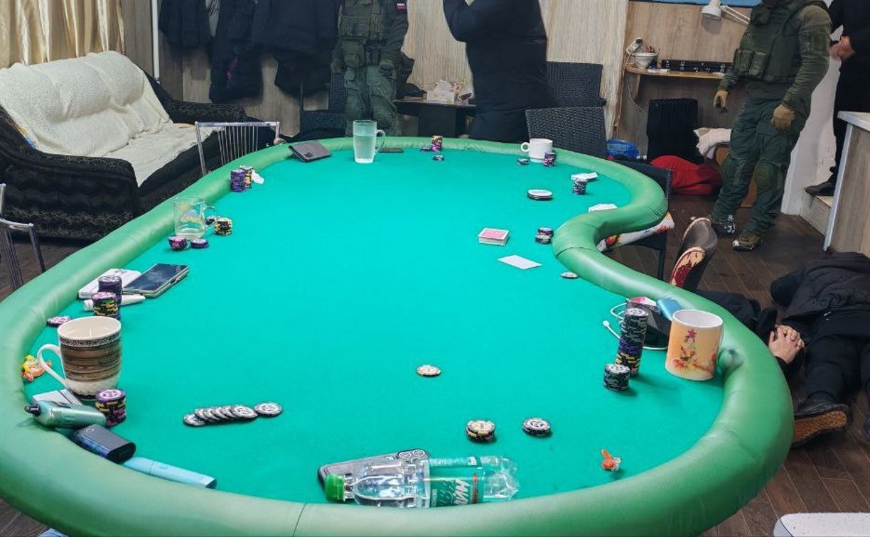 В Холмске накрыли нелегальное казино