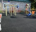 Навесную конструкцию над детской площадкой установят в Лесном
