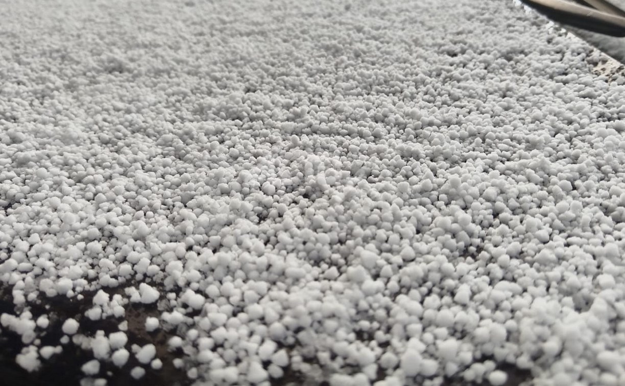 "Снегоградодождь" какой-то": крупа присыпала Южно-Сахалинск 