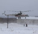 Сахалинские спасатели научились спускать лавины, находясь на борту вертолета