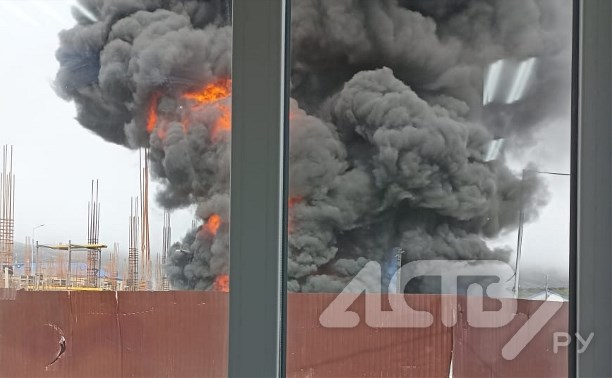 Появилось видео пожара в строящемся отеле "Эбеко" в Северо-Курильске 