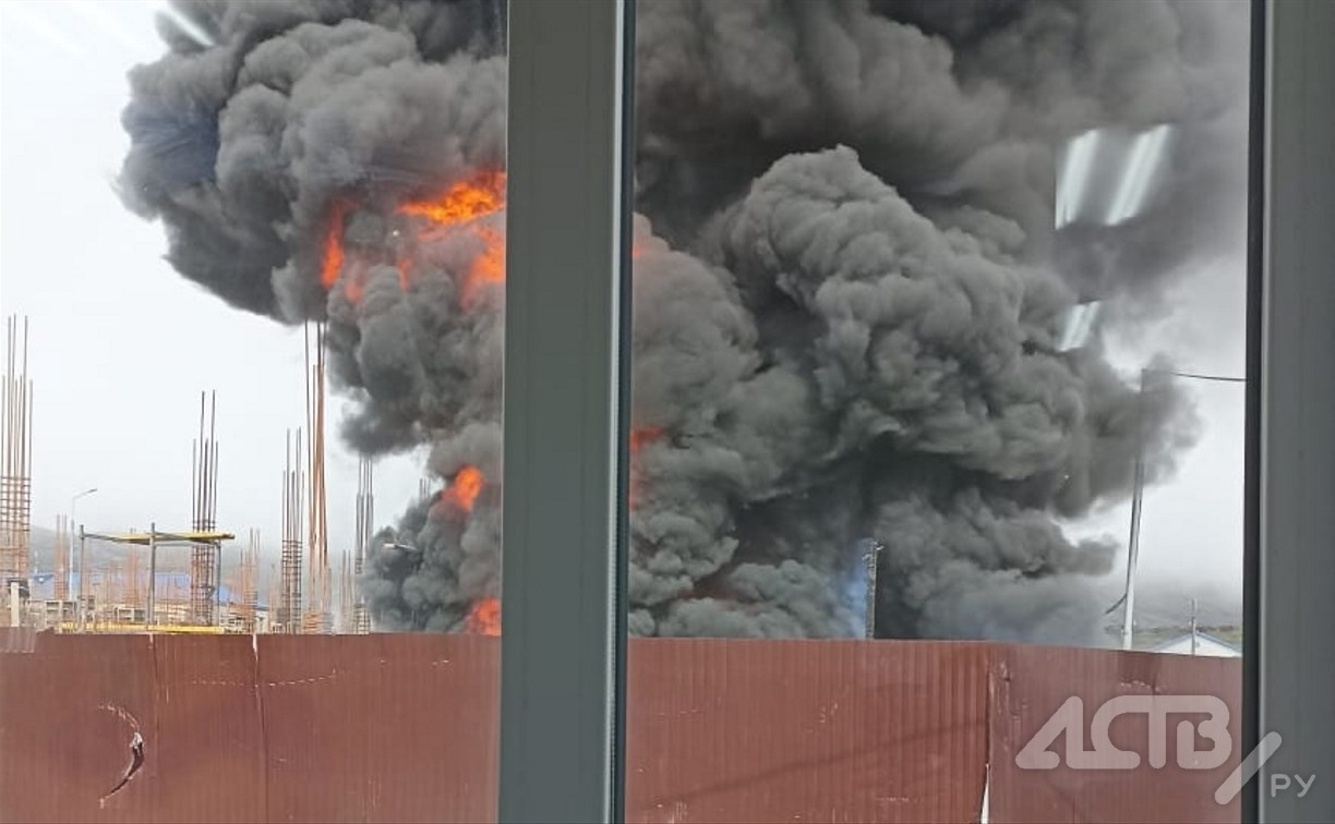 Появилось видео пожара в строящемся отеле "Эбеко" в Северо-Курильске 