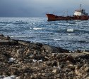 Обследование берега и моря в районе крушения танкера "Надежда" продолжают сахалинские ученые