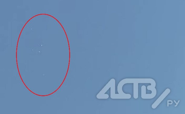 Подозрительные шары в небе сняла на видео сахалинка