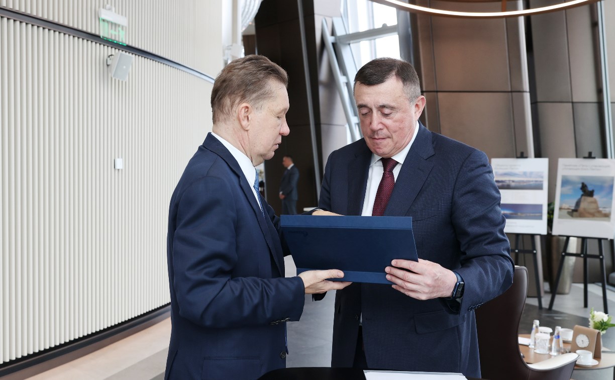 Валерий Лимаренко и Алексей Миллер обсудили газификацию Сахалина на ПМЭФ-2026