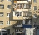 Мужчину спасли с балкона третьего этажа в Южно-Сахалинске