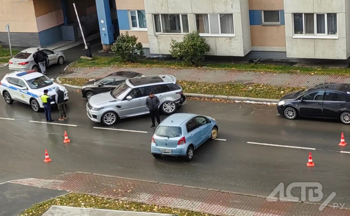 Колесо внедорожника вывернуло в результате ДТП в Южно-Сахалинске