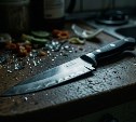 Приревновал и ударил ножом: сахалинский "Отелло" получил тюремный срок