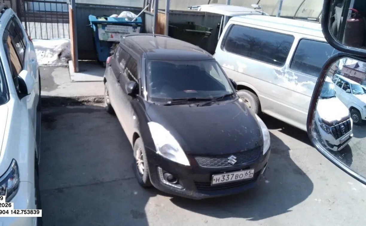 "Чьи машины?": автохамы перекрыли подъезд к мусоркам в Южно-Сахалинске 