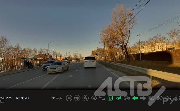 Автохам в Южно-Сахалинске срезал путь по встречной полосе