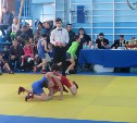 Турнир по вольной борьбе собрал 100 спортсменов в Южно-Сахалинске
