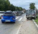 Микроавтобус жёстко влетел в универсал в Южно-Сахалинске