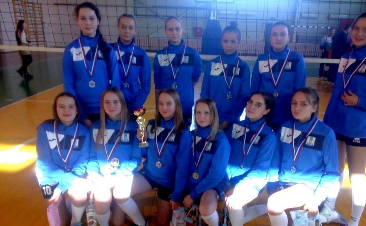 Сахалинские волейболисты завоевали серебряные медали первенства ДФО