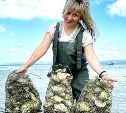 "Охота, азарт и приключение": устричная рыбалка на Сахалине вызвала дикий восторг у туристов