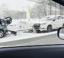 Автомобиль Subaru Forester раскурочило в результате ДТП в Южно-Сахалинске