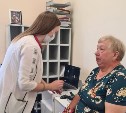 Пожилые жители Охотского прошли обследование на кардиовизоре