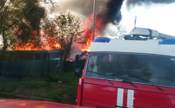 В Мицулёвке огонь полностью охватил дом площадью 140 квадратов