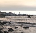 Зловонные отходы рыбного производства слили в море на Кунашире