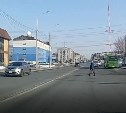  "Цель вижу, в себя верю": маневр женщины-пешехода возмутил автомобилистов в Южно-Сахалинске 
