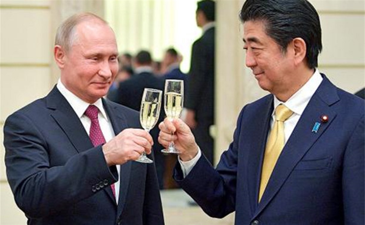 Путин предложил Японии заключить мирный договор до конца 2018 года
