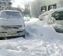 Сахалинские подростки стали предлагать услуги по откапыванию дворов и машин