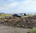 Строительный мусор от сноса авариек в Новиково вывозят на берег моря 