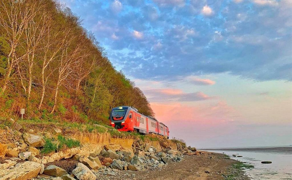 Поезда пригородного сообщения на Сахалине меняют расписание по западному побережью