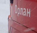 Очевидцы: пригородный поезд застрял в снегу в Долинском районе