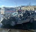 На объездной дороге Троицкое - Новотроицкое легковая иномарка столкнулась с грузовиком