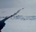 Шесть рыбаков вызволяют спасатели с оторвавшейся льдины