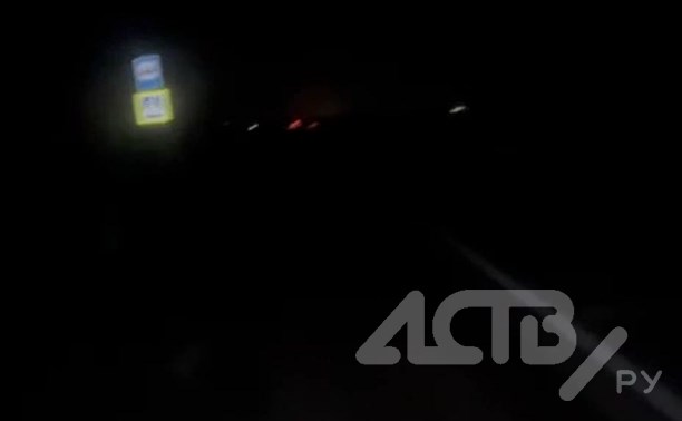 Сахалинцы подняли вопрос освещения трассы в Березняках, вдоль которой уже "висит много венков"