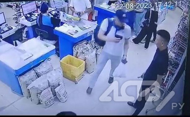 Мужчина, утащивший планшет в сахалинском магазине, с пистолетом попытался ограбить алкоточку