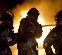 Жилой дом спасли от пожара, уничтожившего 120 "квадратов" в сахалинском селе
