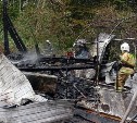 Пожар вспыхнул на территории базы отдыха на Курилах