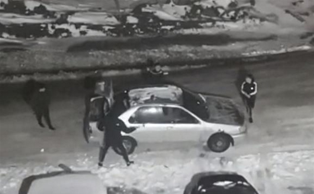 В Корсакове подростки разбили машину