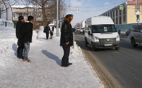 Двух водителей маршруток в Южно-Сахалинске оштрафовали за остановку на остановке