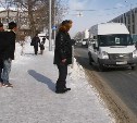 Двух водителей маршруток в Южно-Сахалинске оштрафовали за остановку на остановке