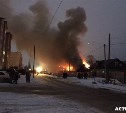 Частный дом горит в Южно-Сахалинске