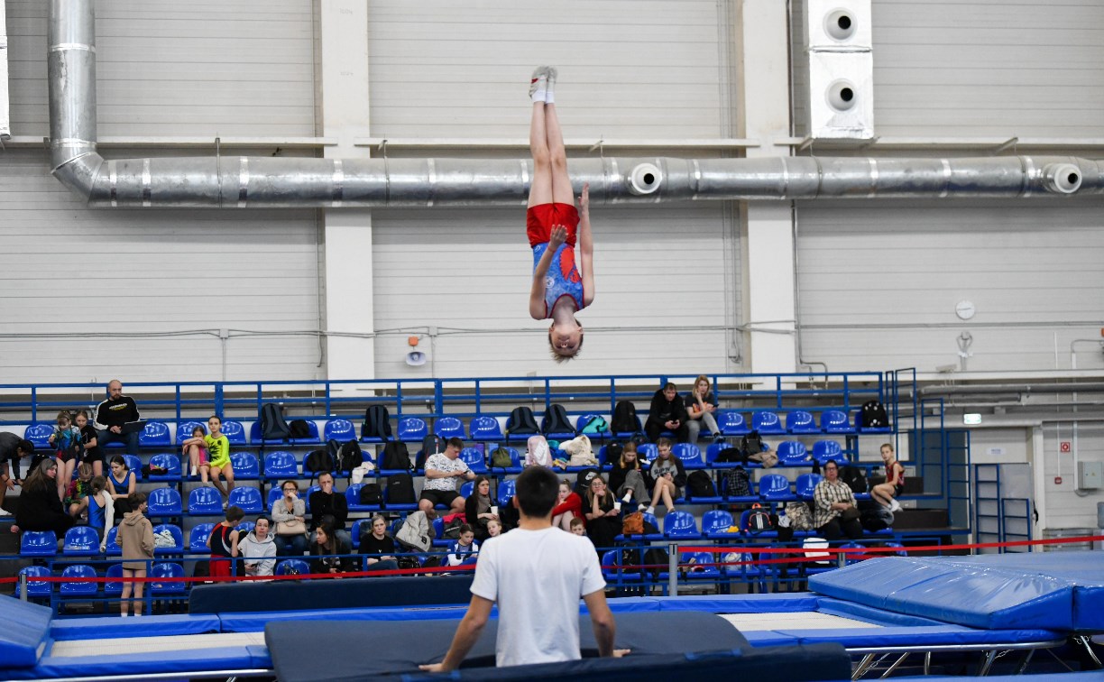 Сахалинцы завоевали 18 медалей на дальневосточных соревнованиях по прыжкам на батуте