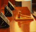 Сахалинец публично оскорбил следователя в суде