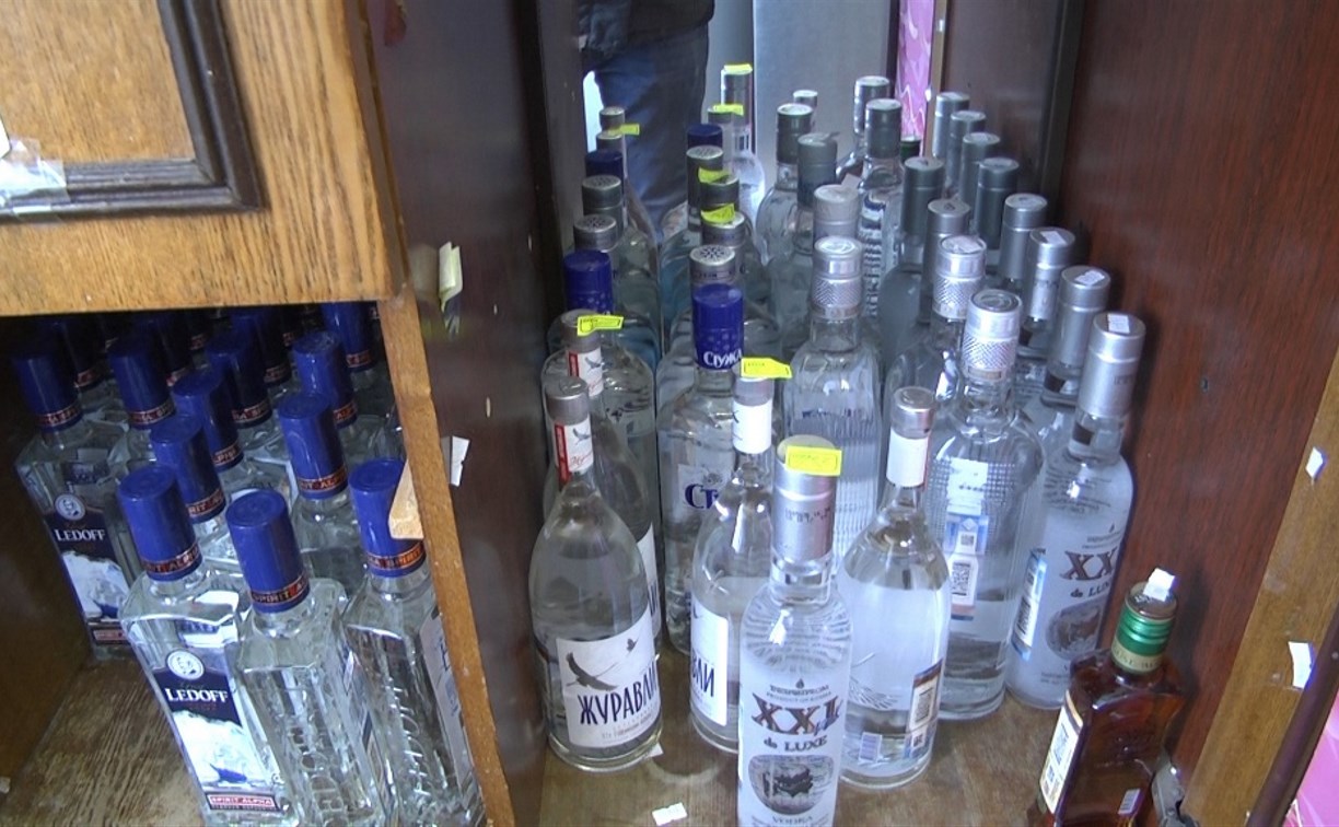 Восемь магазинов Сахалина поймали на незаконной продаже алкоголя