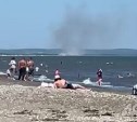 Крупный пожар на берегу моря уничтожил три гектара травы на Сахалине