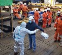 У 35 рабочих на барже проекта "Сахалин 3" обнаружили коронавирус 