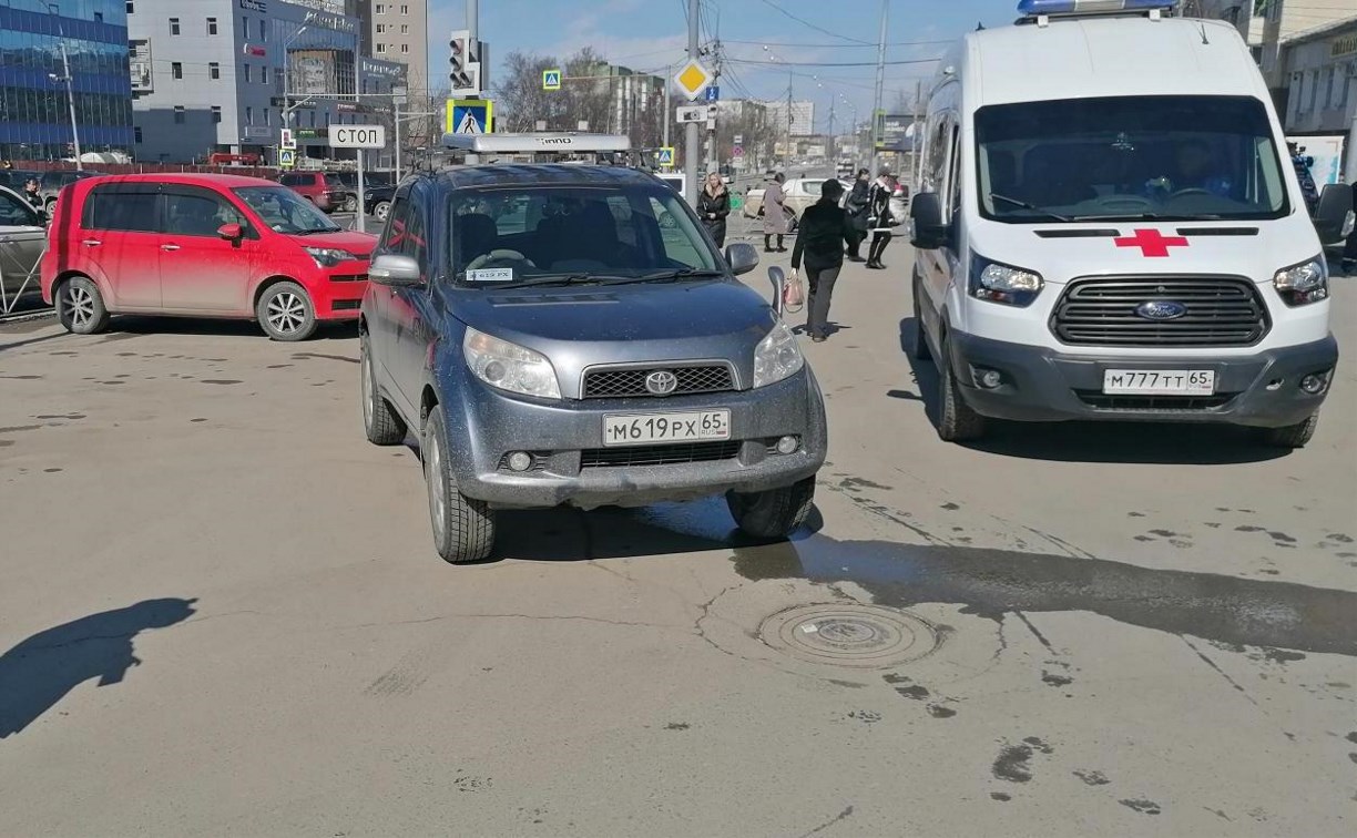 Очевидцев наезда Toyota Rush на пенсионерку ищут в Южно-Сахалинске